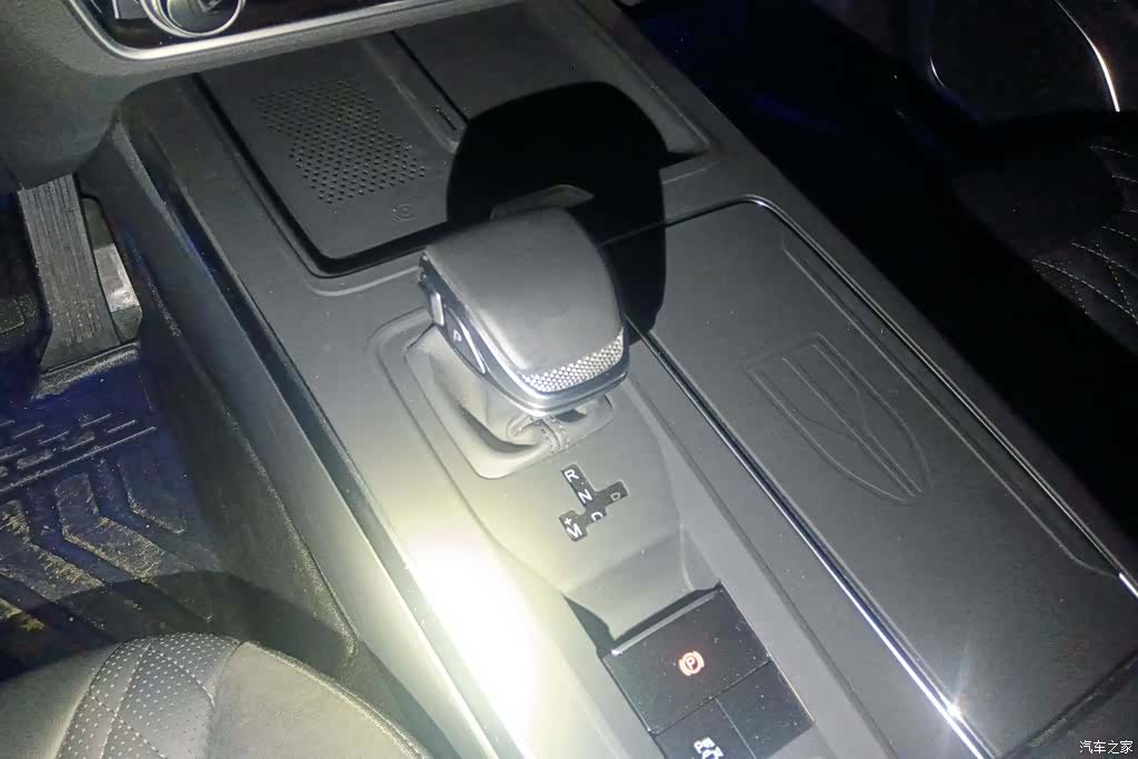 Hongqi HS5, 2024 16