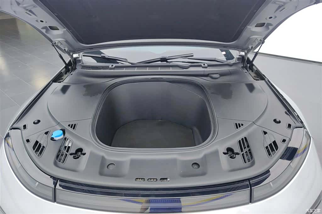 Xpeng P7, 2021 10