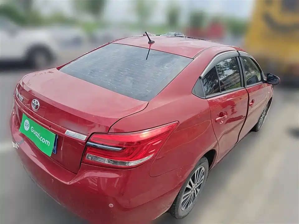 Toyota YARiS L to enjoy