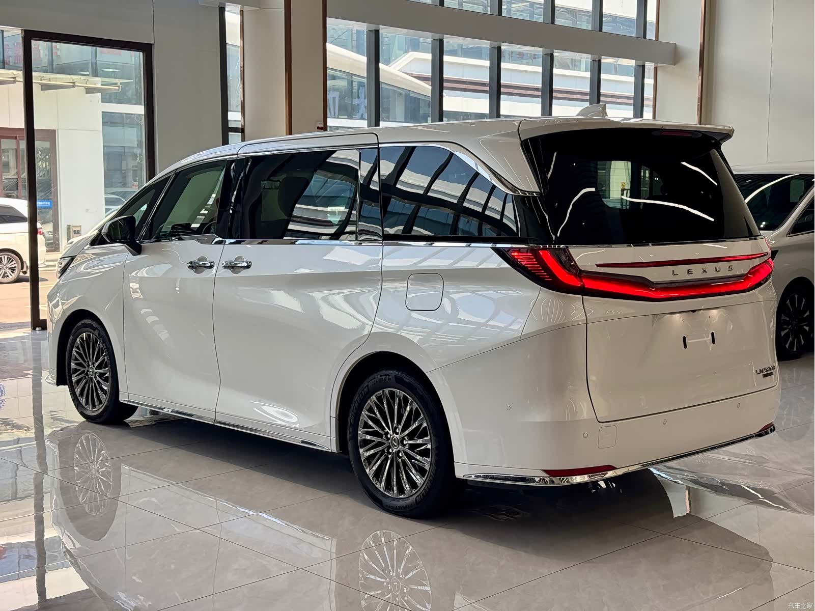 Lexus LM, 2024 18