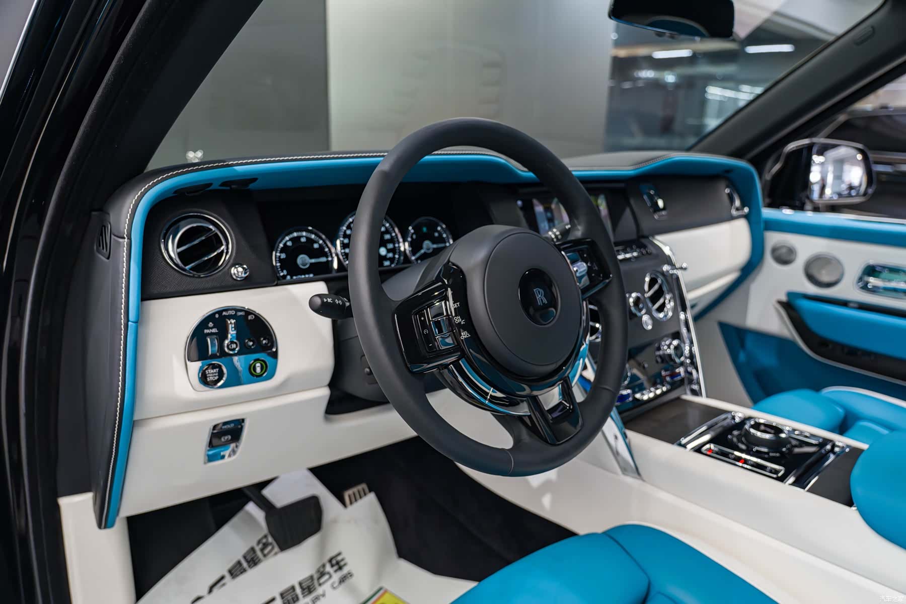 Rolls-Royce Cullinan, 2022 4