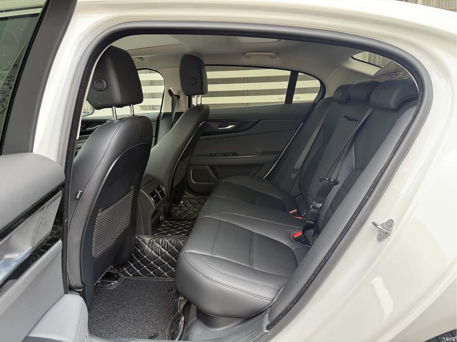 Land Rover XEL, 2021 14