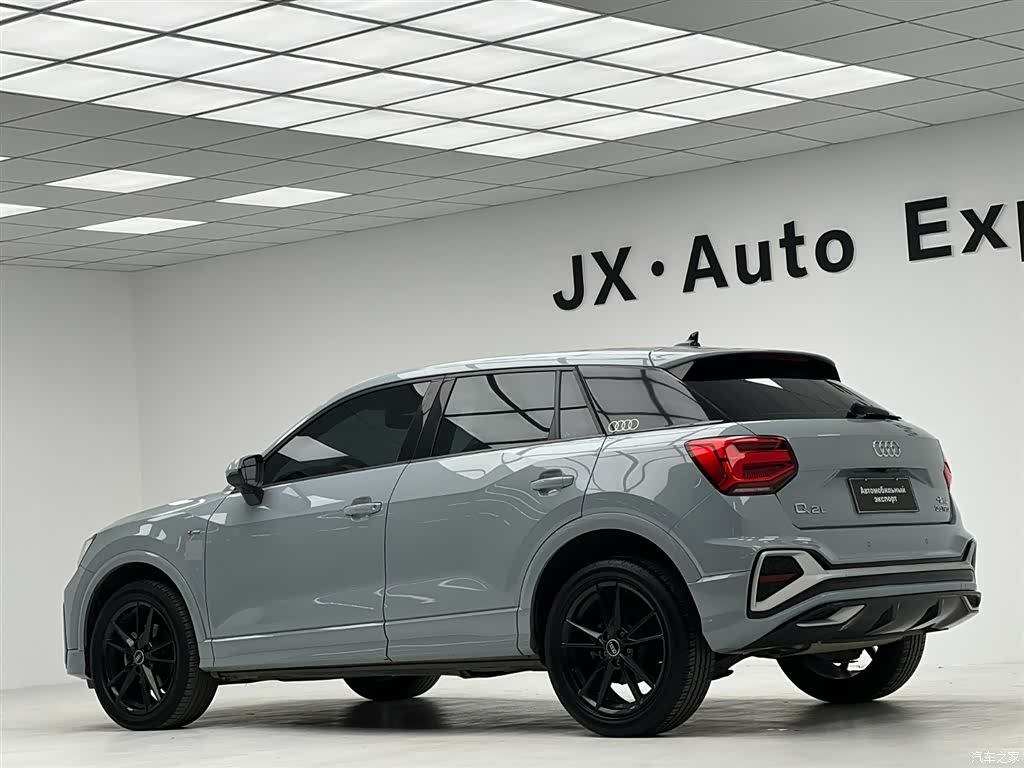Audi Q2L, 2023 9