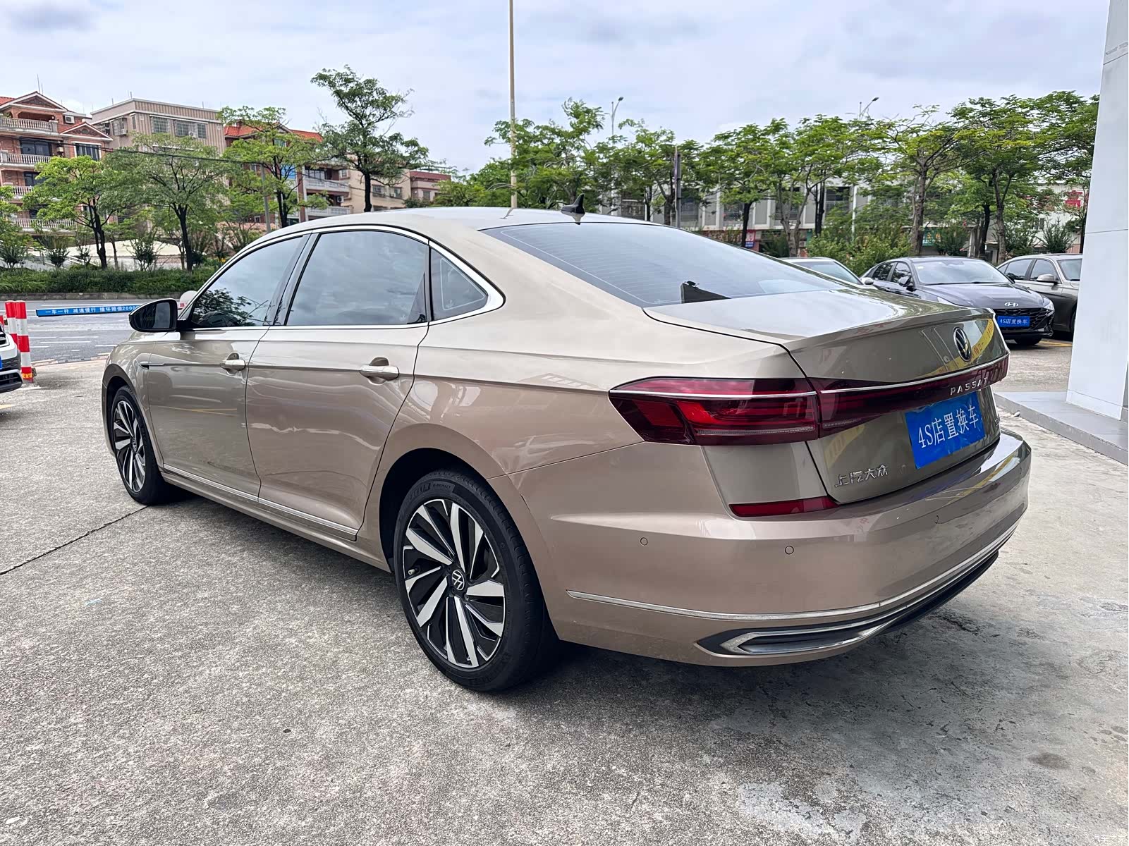 Volkswagen Passat, 2022 4