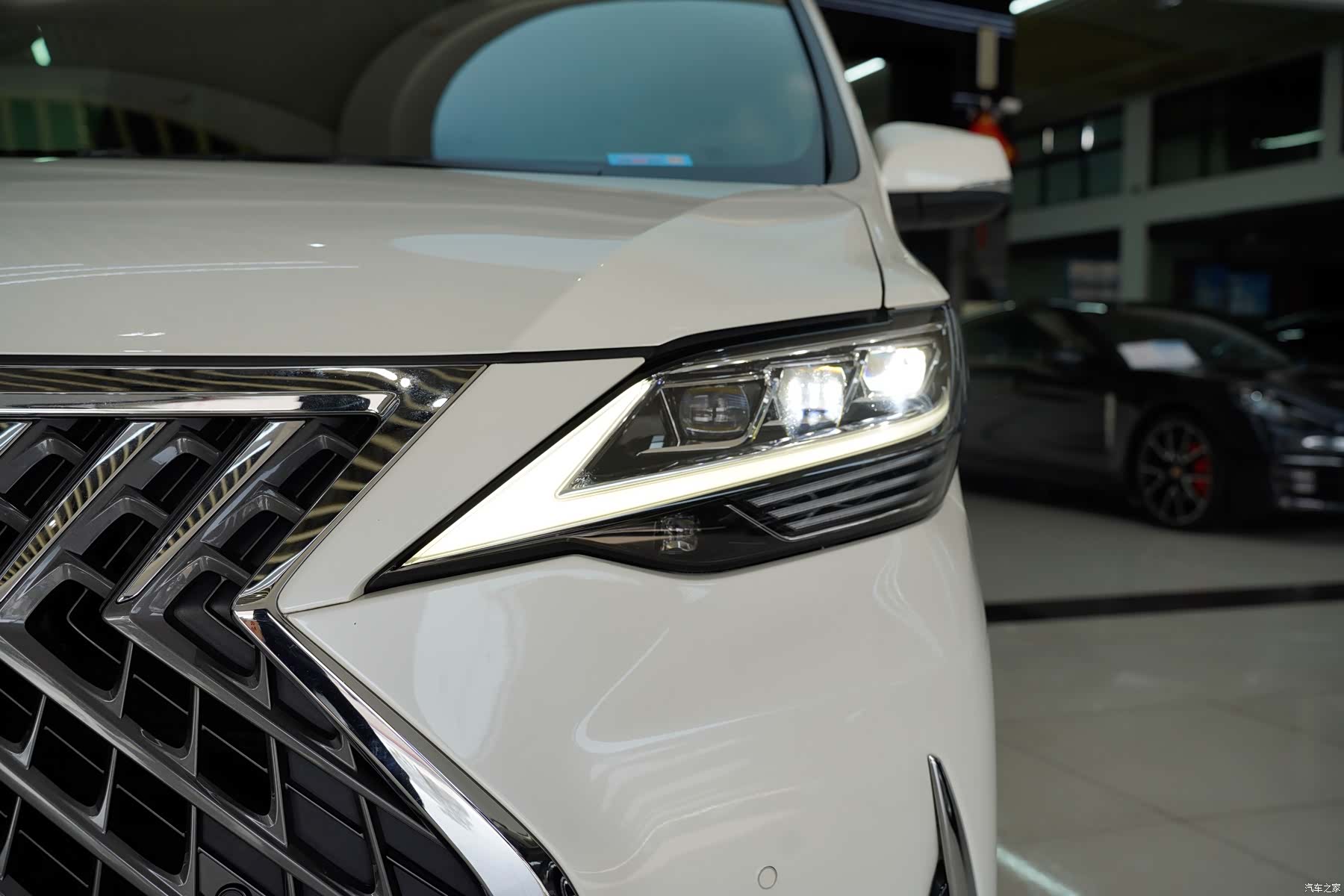 Lexus LM, 2021 16