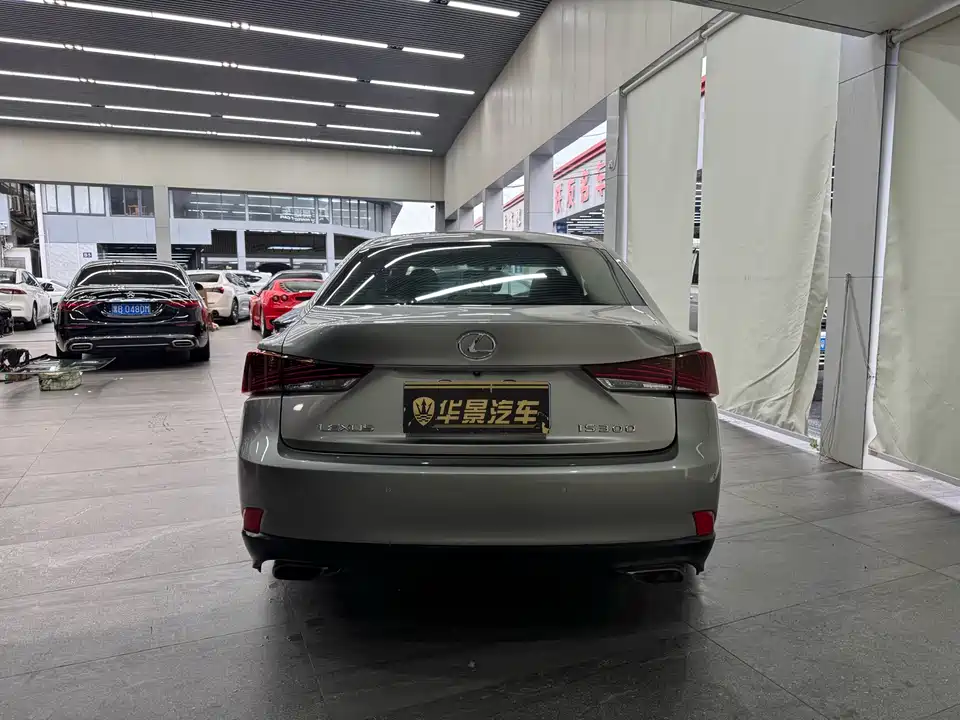 Lexus IS