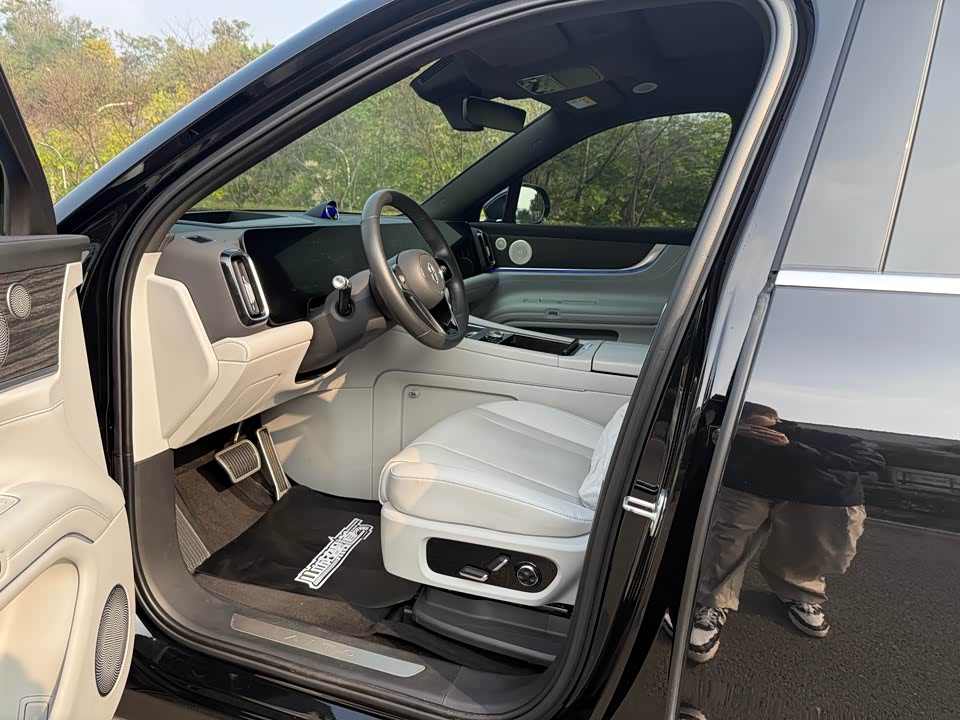 AITO Ask the world M9