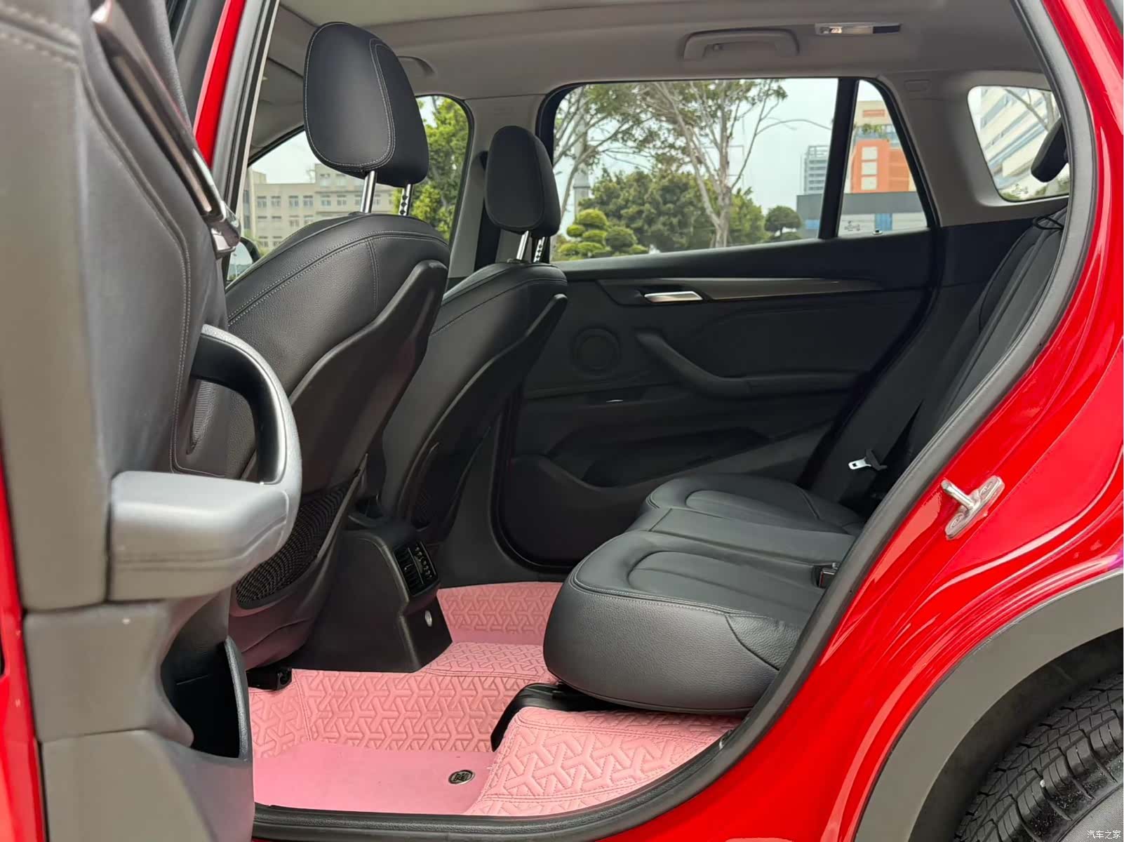 BMW X1, 2018 все фото