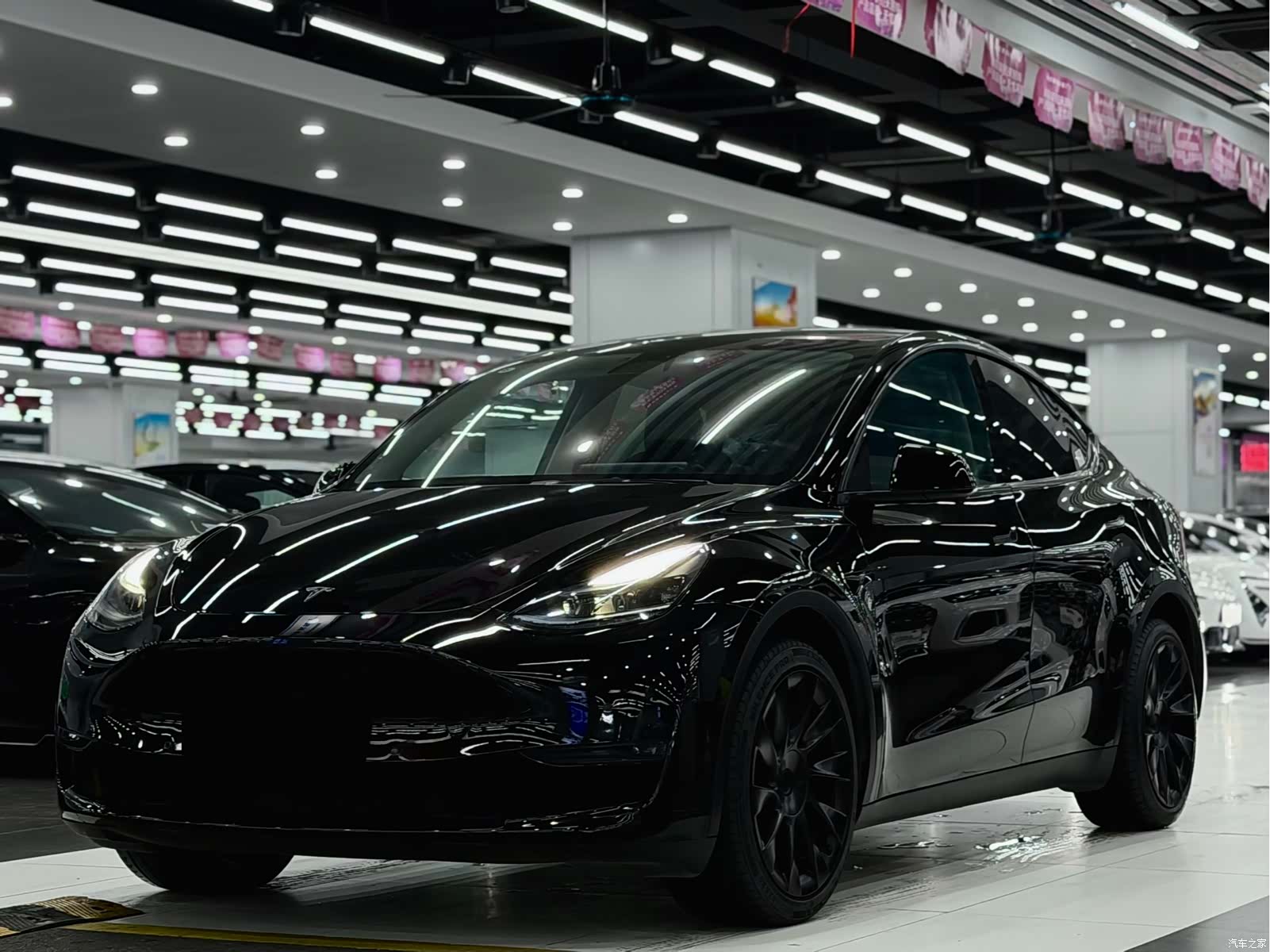 Tesla Model Y, 2023 1