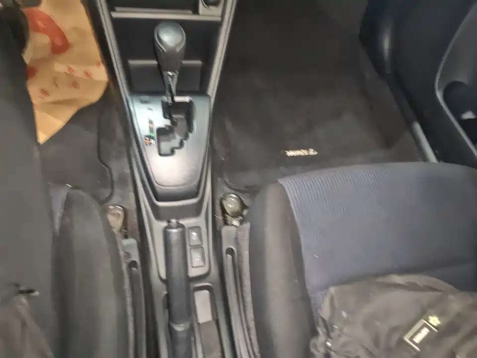 Toyota YARiS L to enjoy