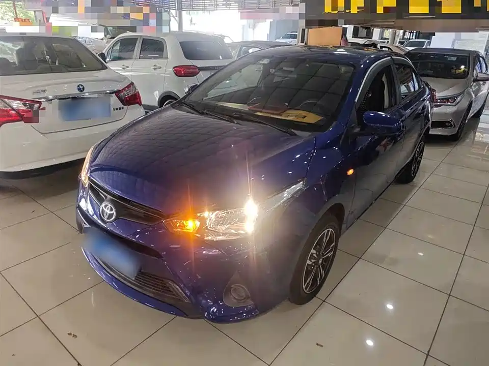 Toyota YARiS L to enjoy