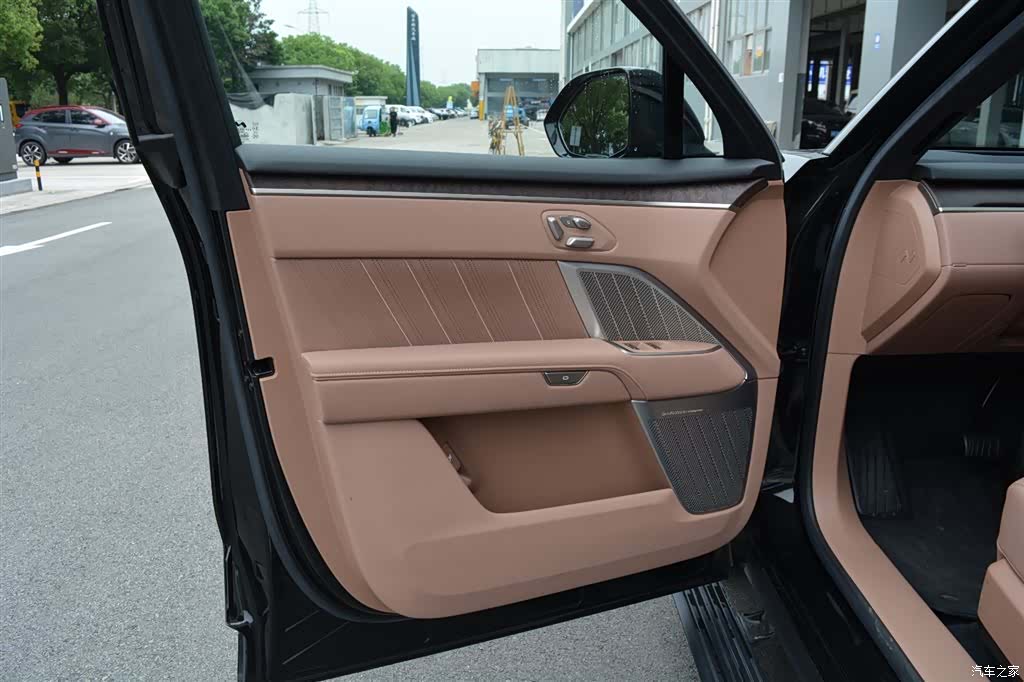 NIO L90, 2025 8