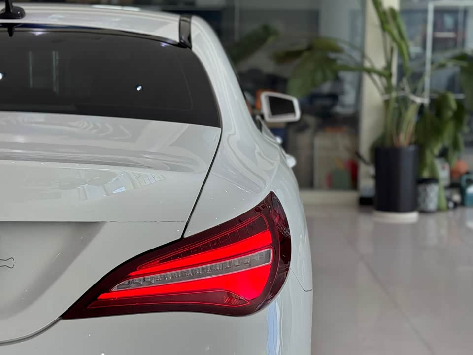 Mercedes-Benz CLA Mercedes-Benz CLA