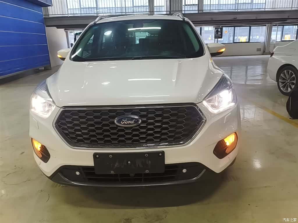 Ford Kuga, 2019 3