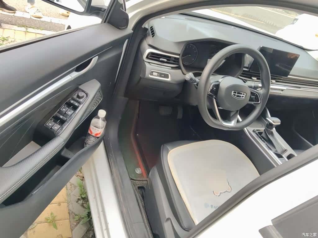 Geely Emgrand, 2023 13