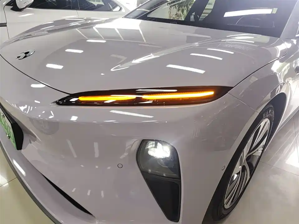 NIO ET5