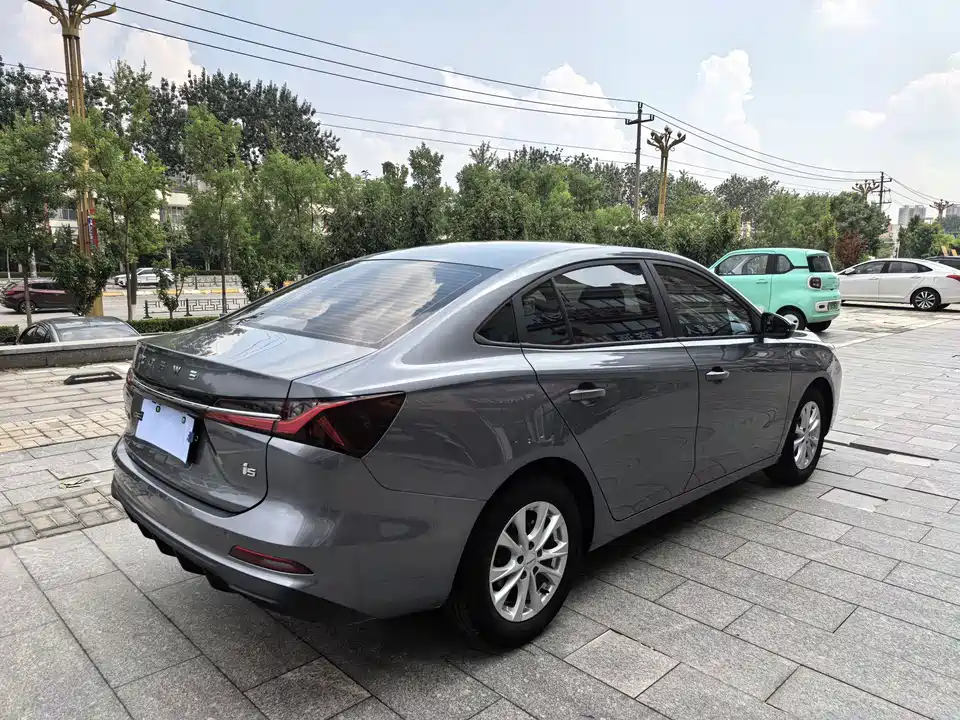 Roewe i5