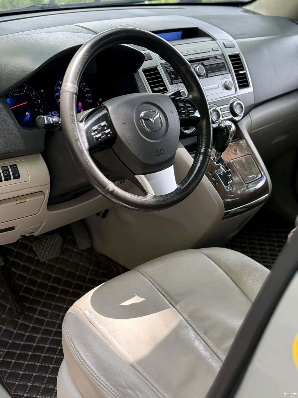Mazda 8, 2011 все фото