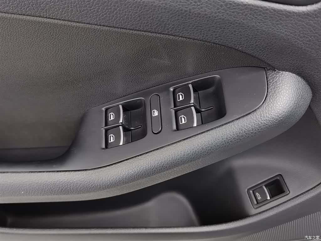 Volkswagen Sagitar, 2014 9