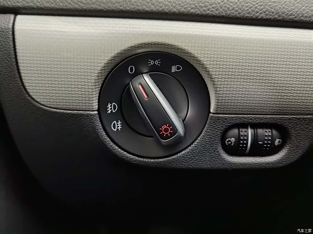 Volkswagen Sagitar, 2014 21