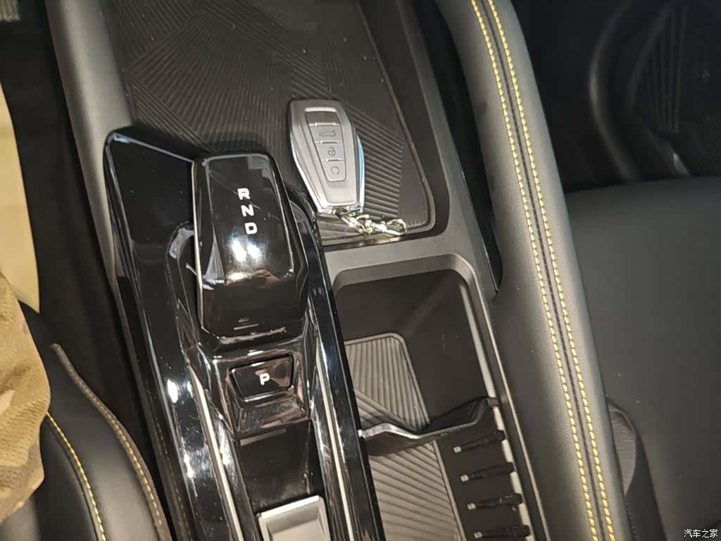 Geely Coolray, 2025 14