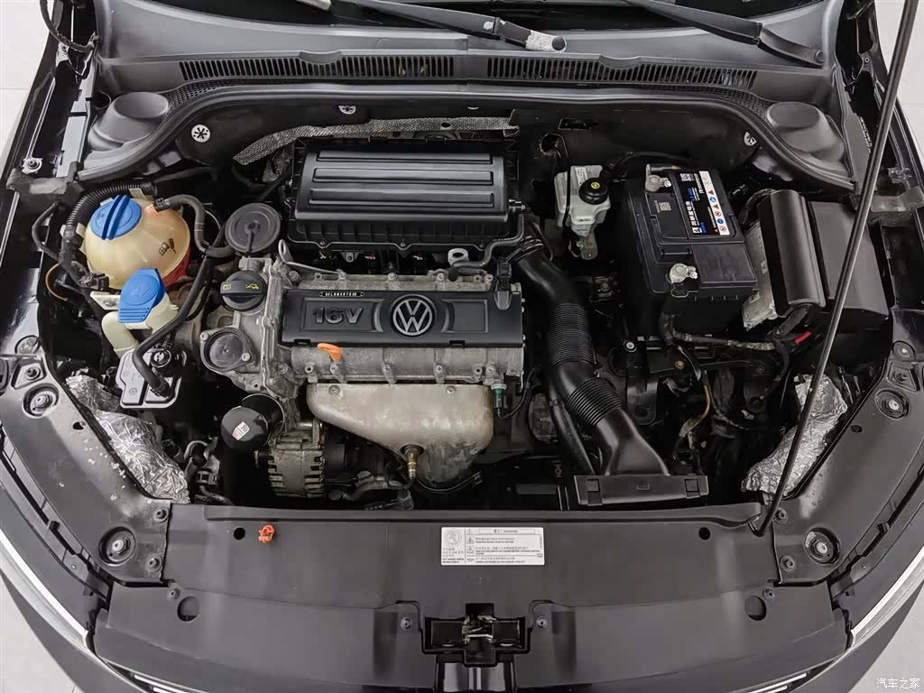 Volkswagen Sagitar, 2014 6