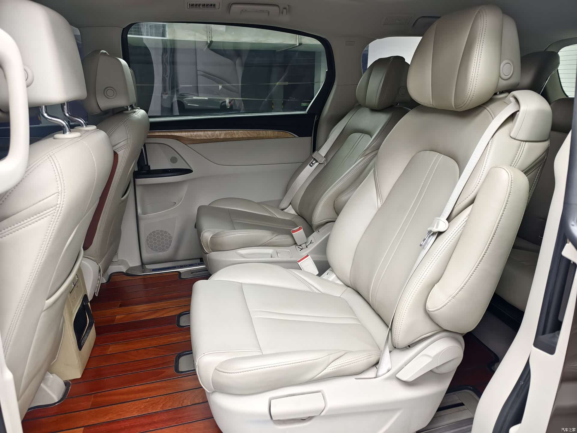 Buick GL8, 2017 6