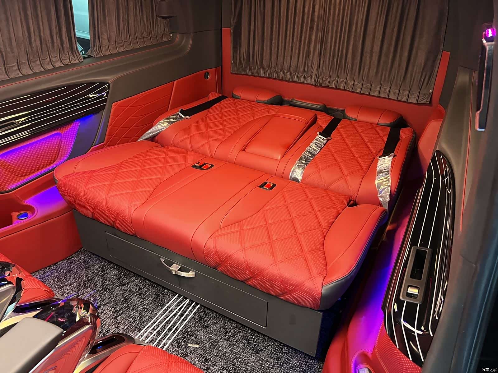 Mercedes-Benz 7, 2020 6