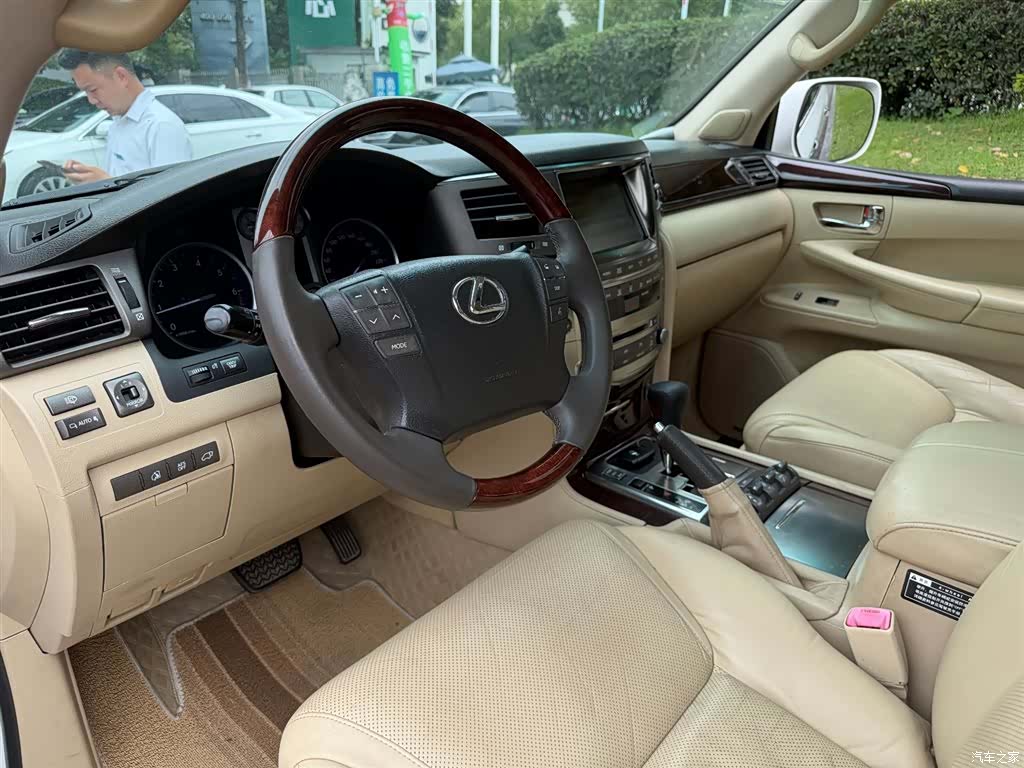 Lexus LX, 2009 7
