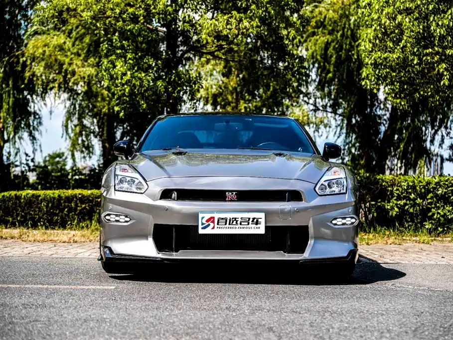 Nissan GT-R