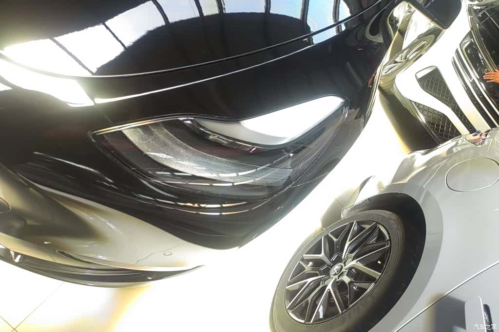 Tesla Model Y, 2022 все фото