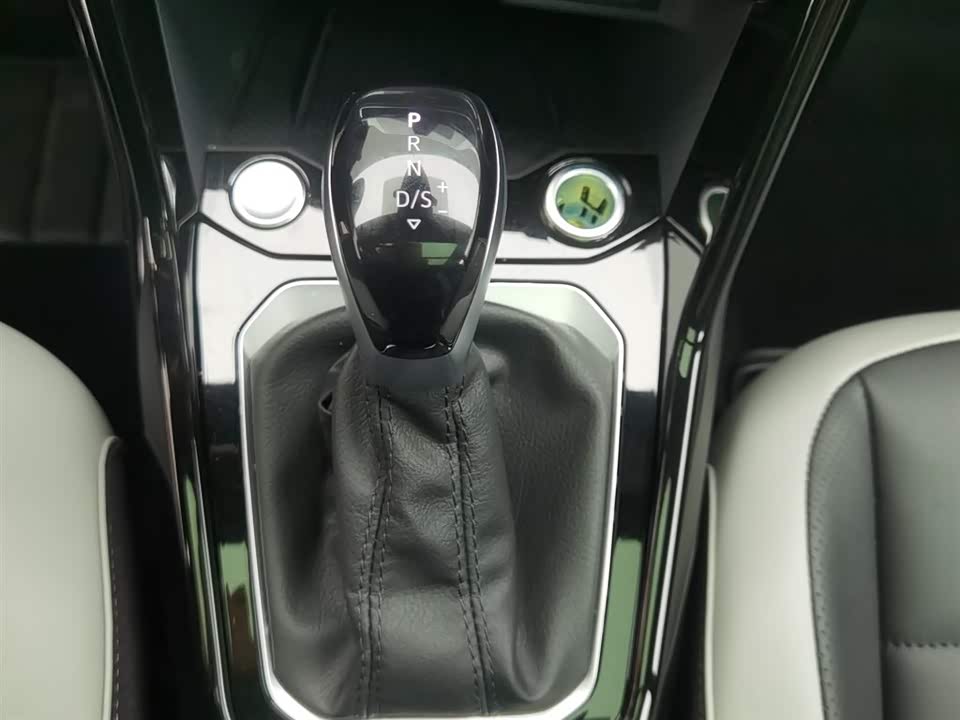 Volkswagen T-ROC exploring Songs