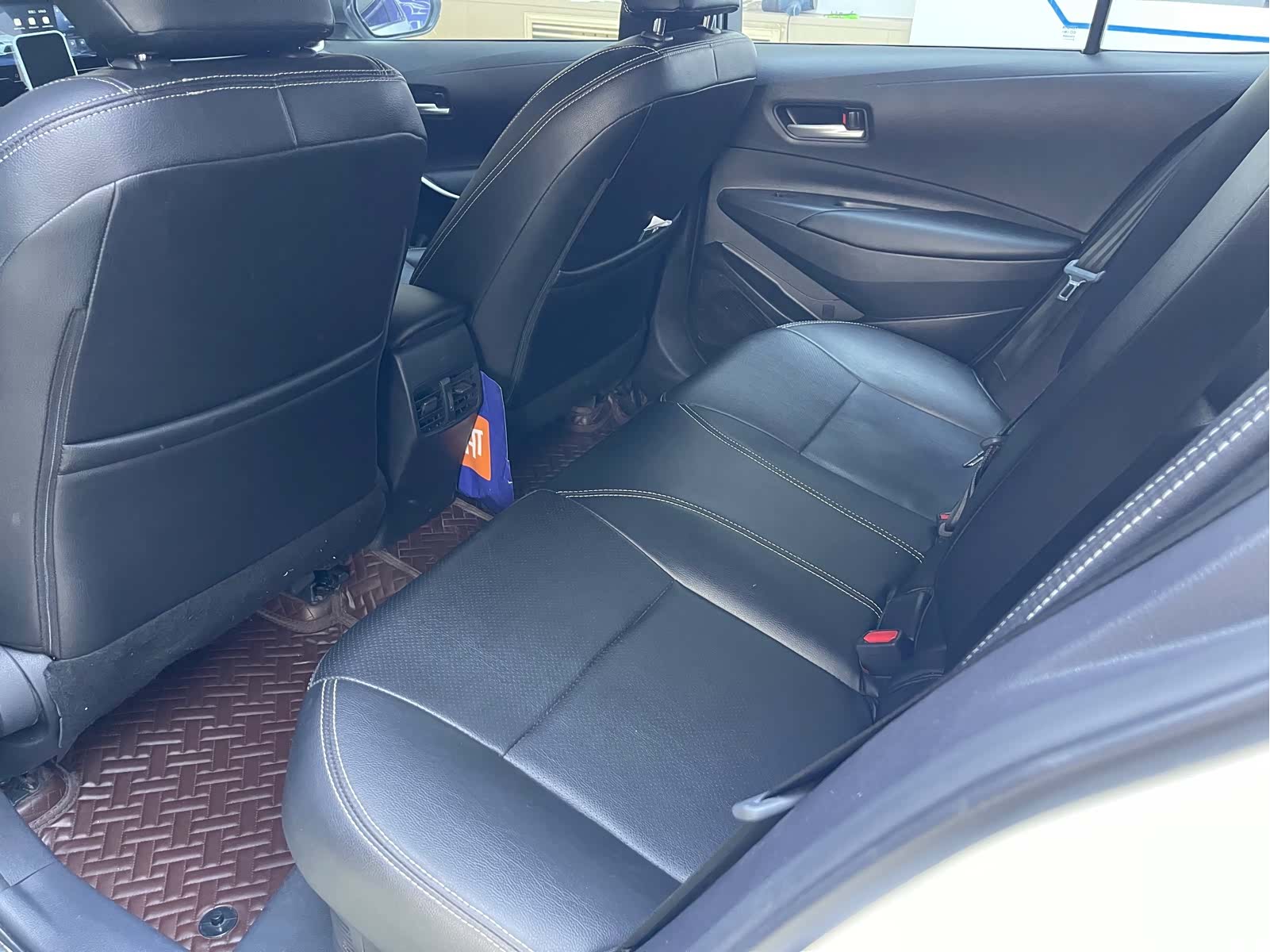 Toyota Corolla, 2023 все фото