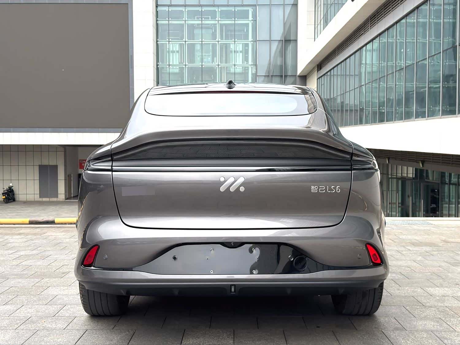 IM Motors LS6, 2023 12