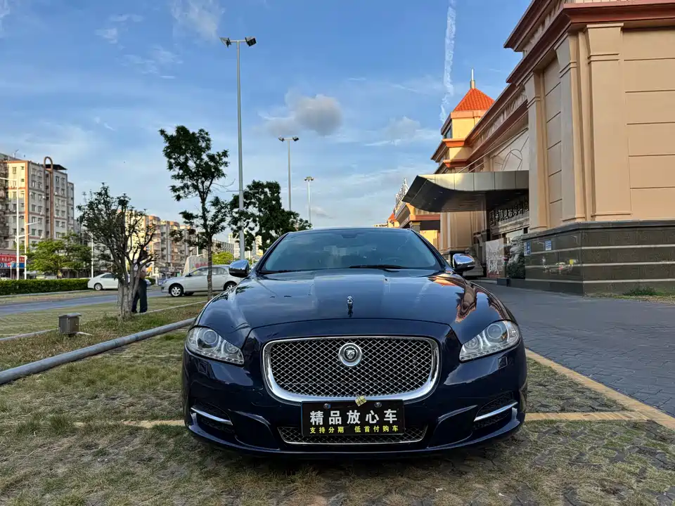Jaguar XJ