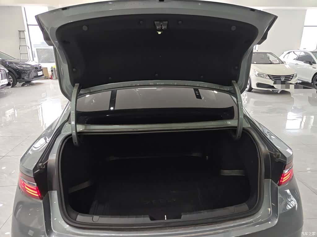 Geely Preface, 2025 10