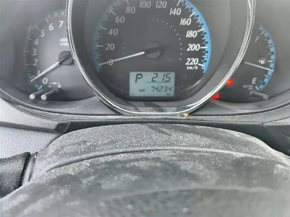 Toyota YARiS L to enjoy