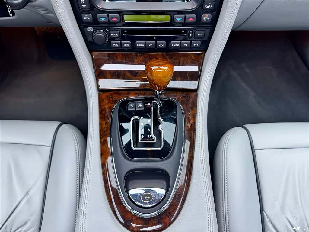 Jaguar XJ, 2009 16