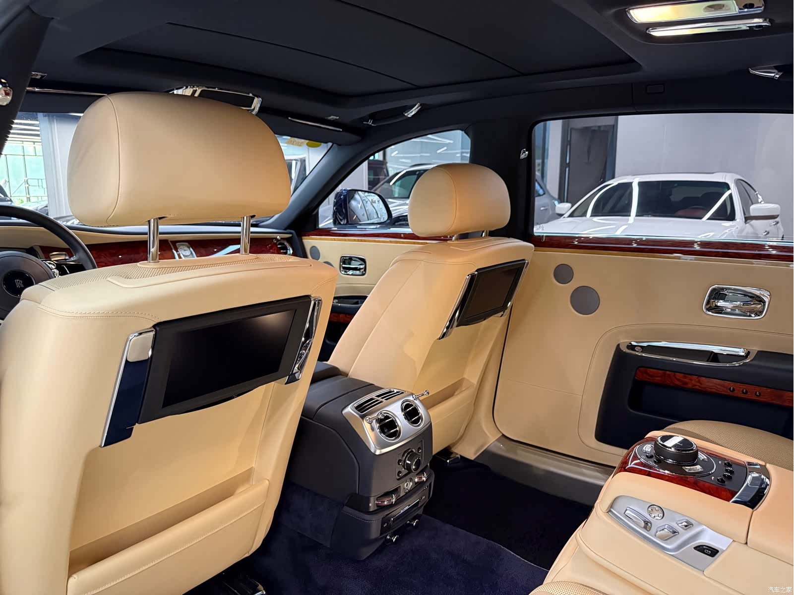 Rolls-Royce Ghost, 2016 12