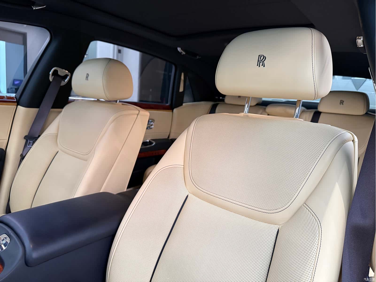 Rolls-Royce Ghost, 2016 13