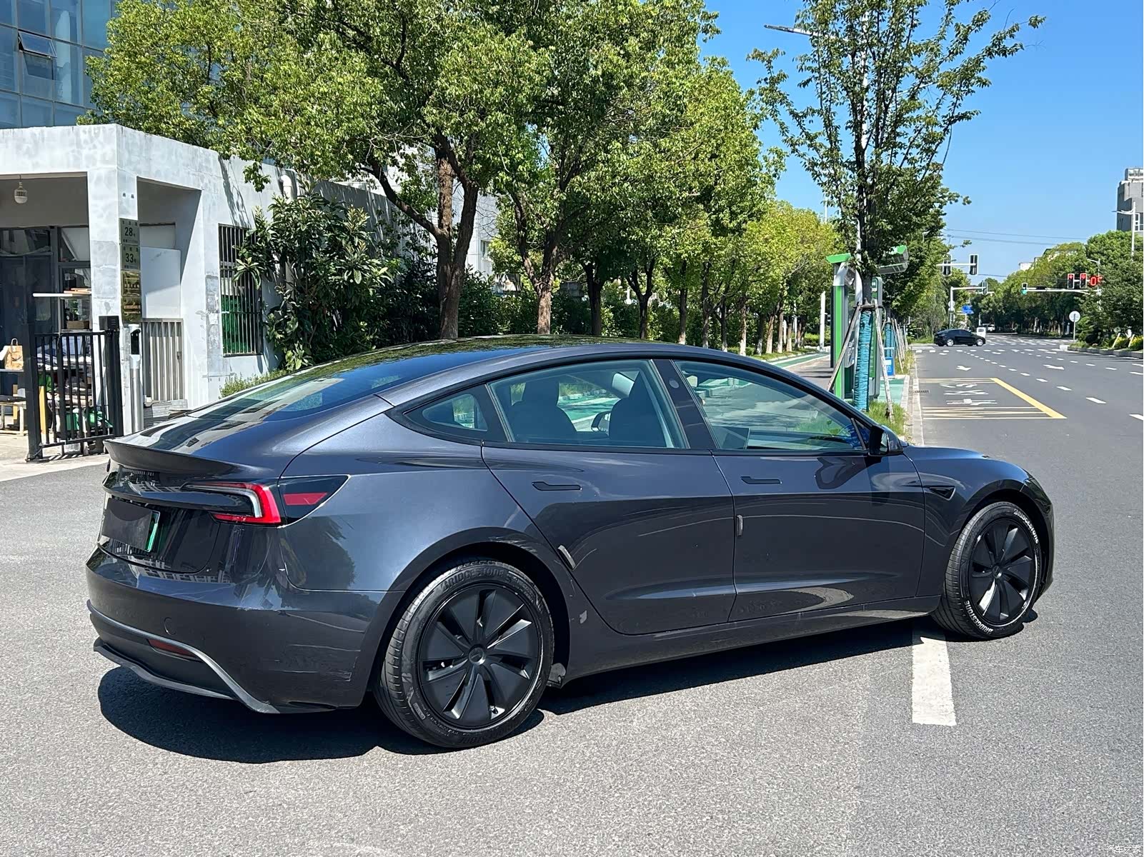 Tesla Model 3, 2025 8