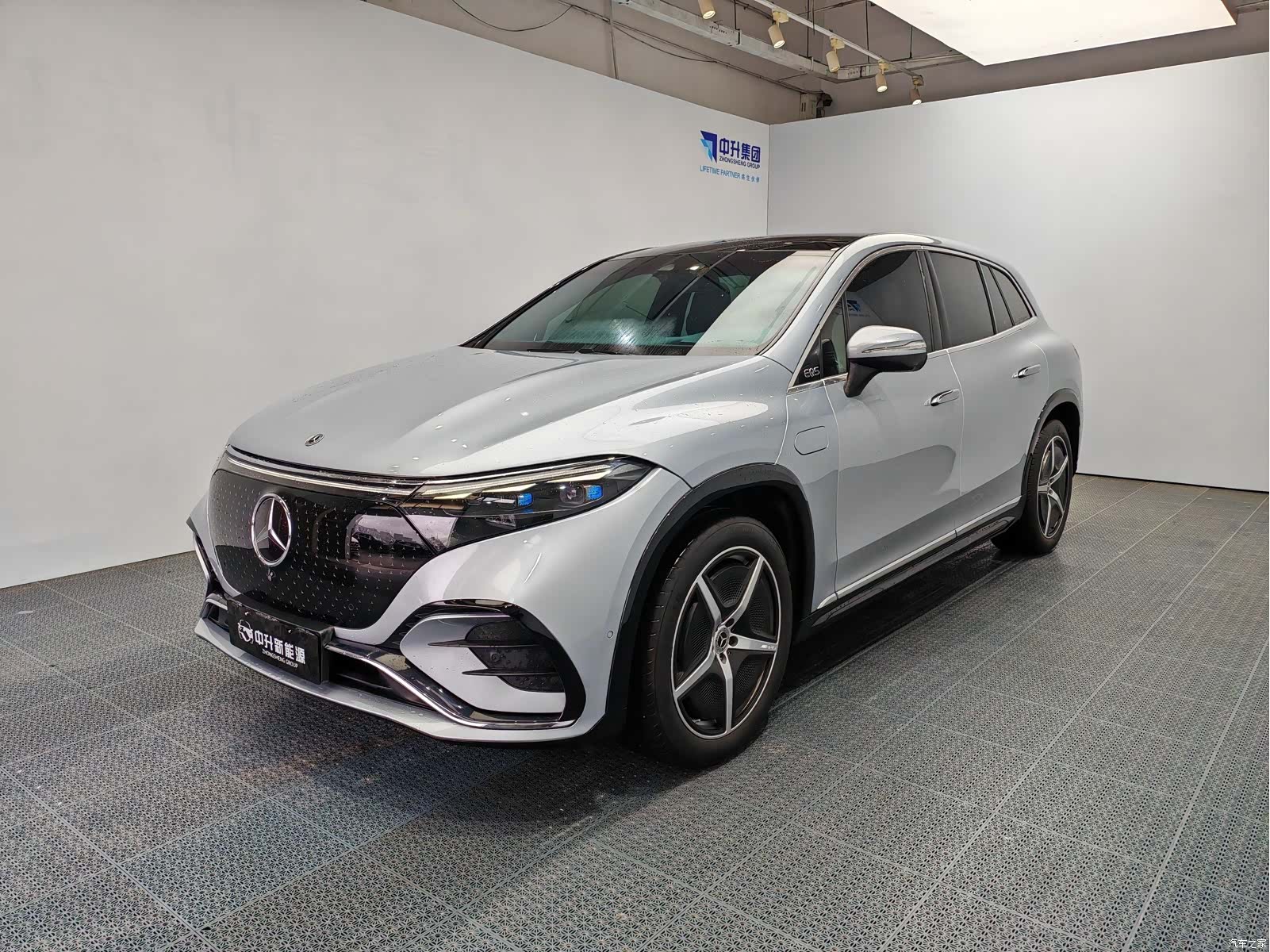 Mercedes-Benz EQS, 2023 1