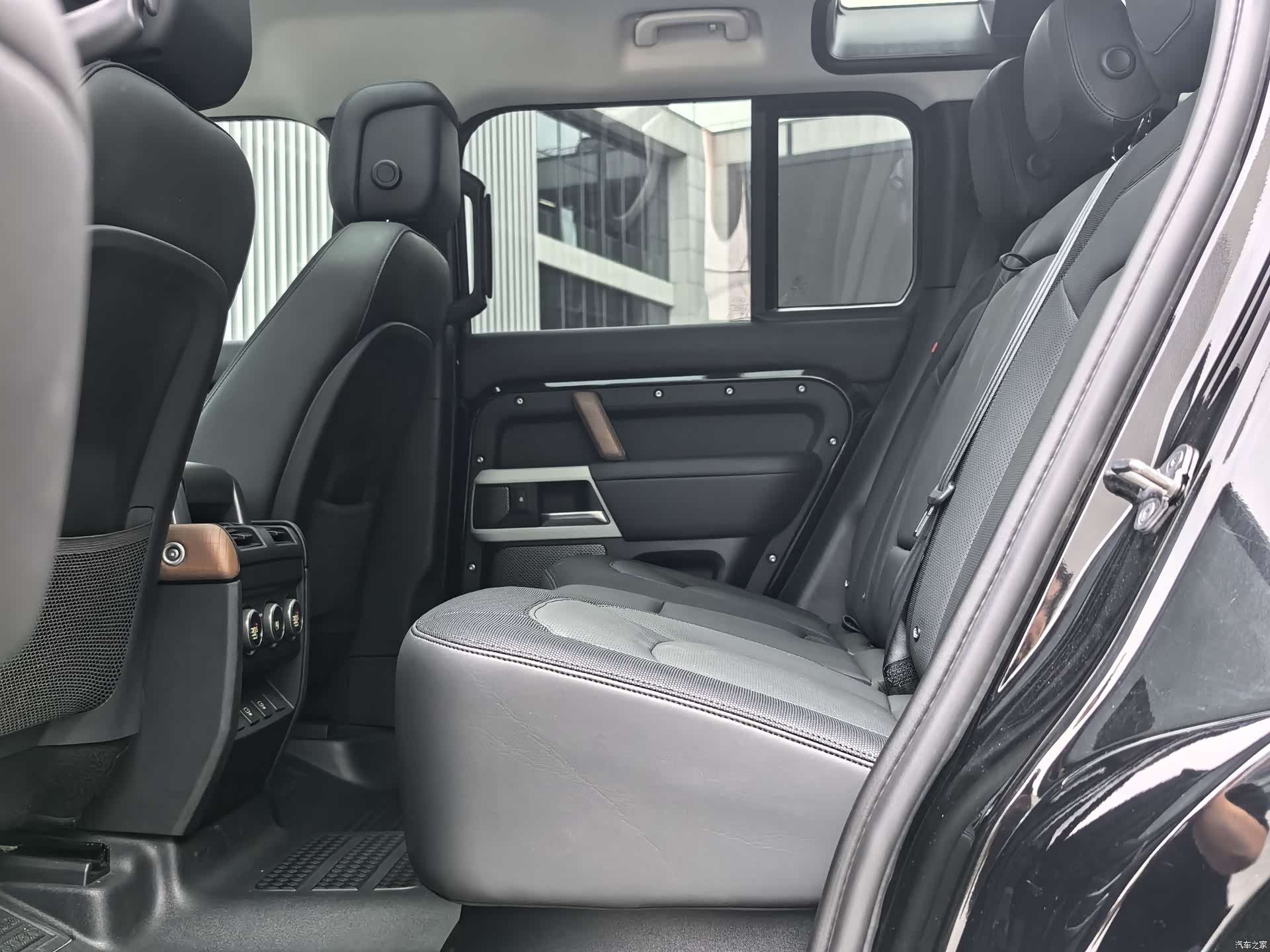Land Rover Defender, 2022 15