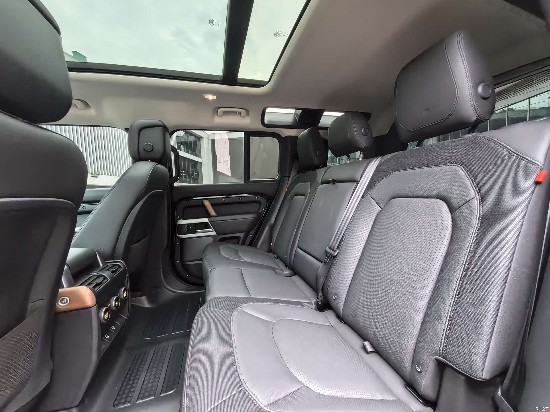 Land Rover Defender, 2022 11