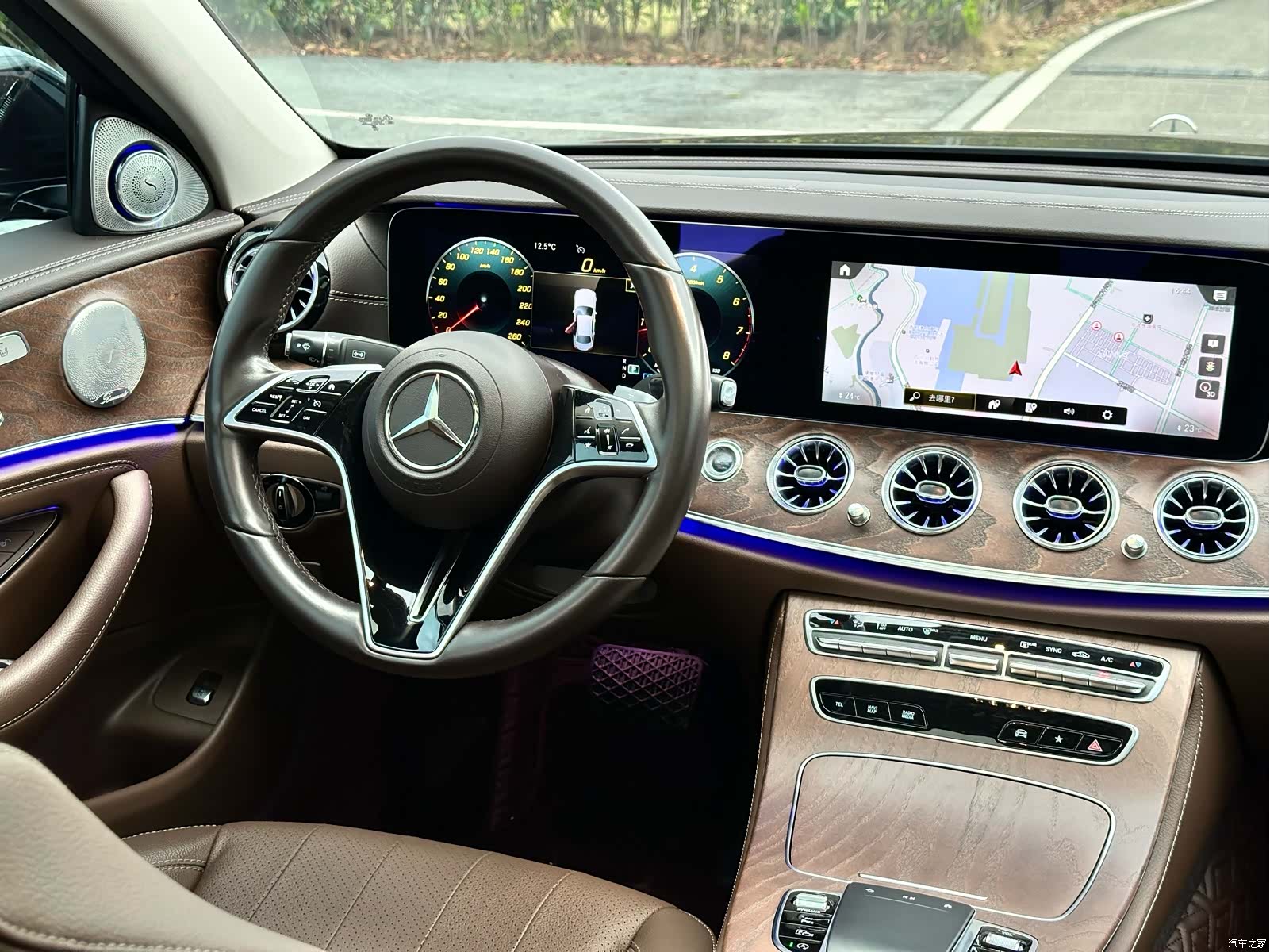 Mercedes-Benz E-Class, 2023 13