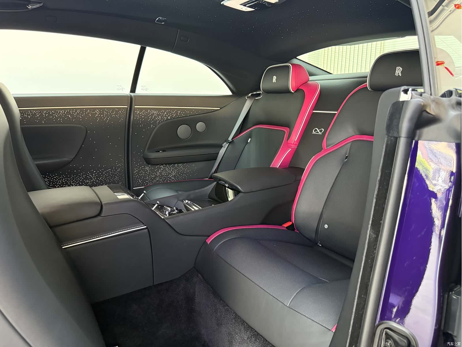 Rolls-Royce Spectre, 2025 9