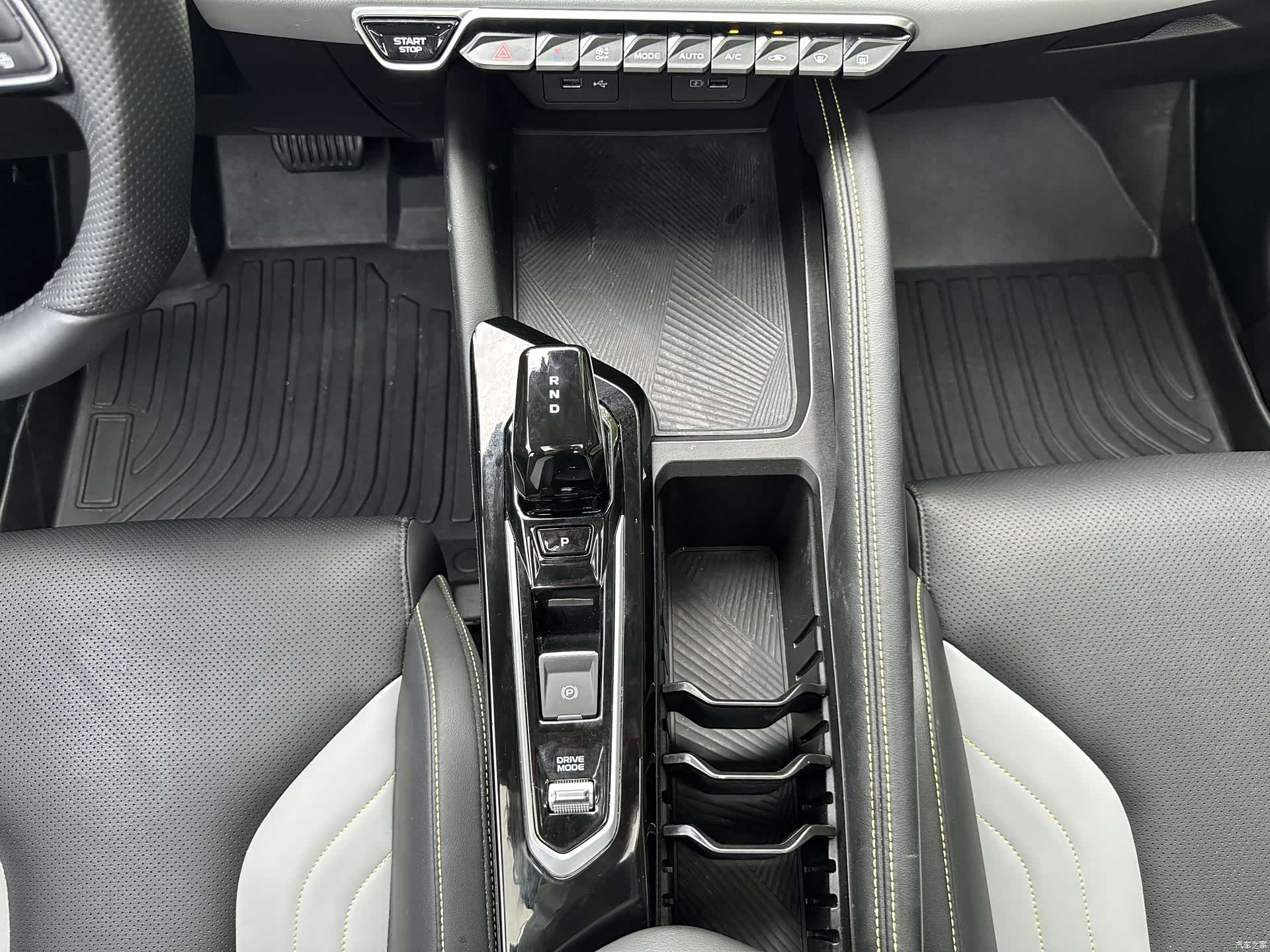 Geely Coolray, 2022 21