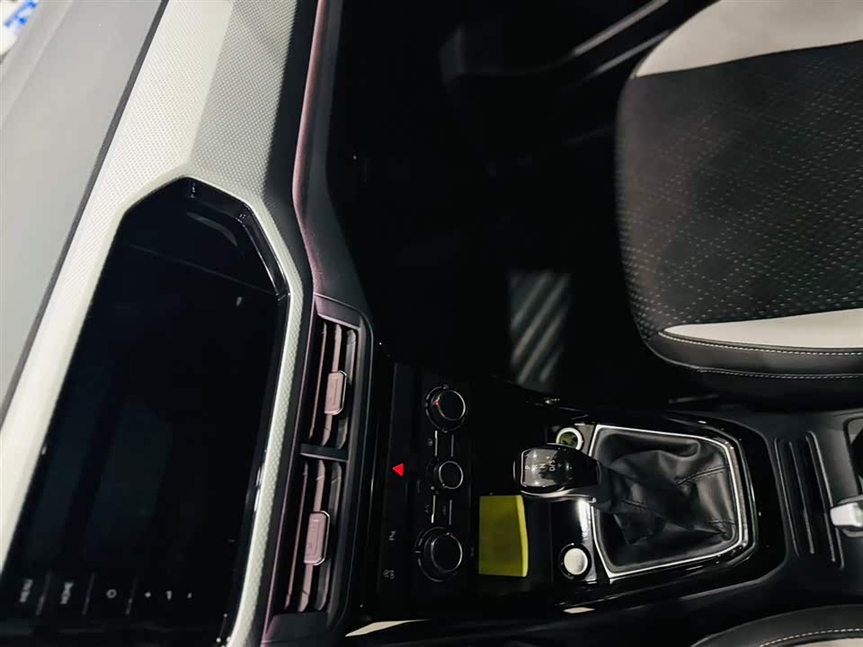 Volkswagen Exploring the shadow