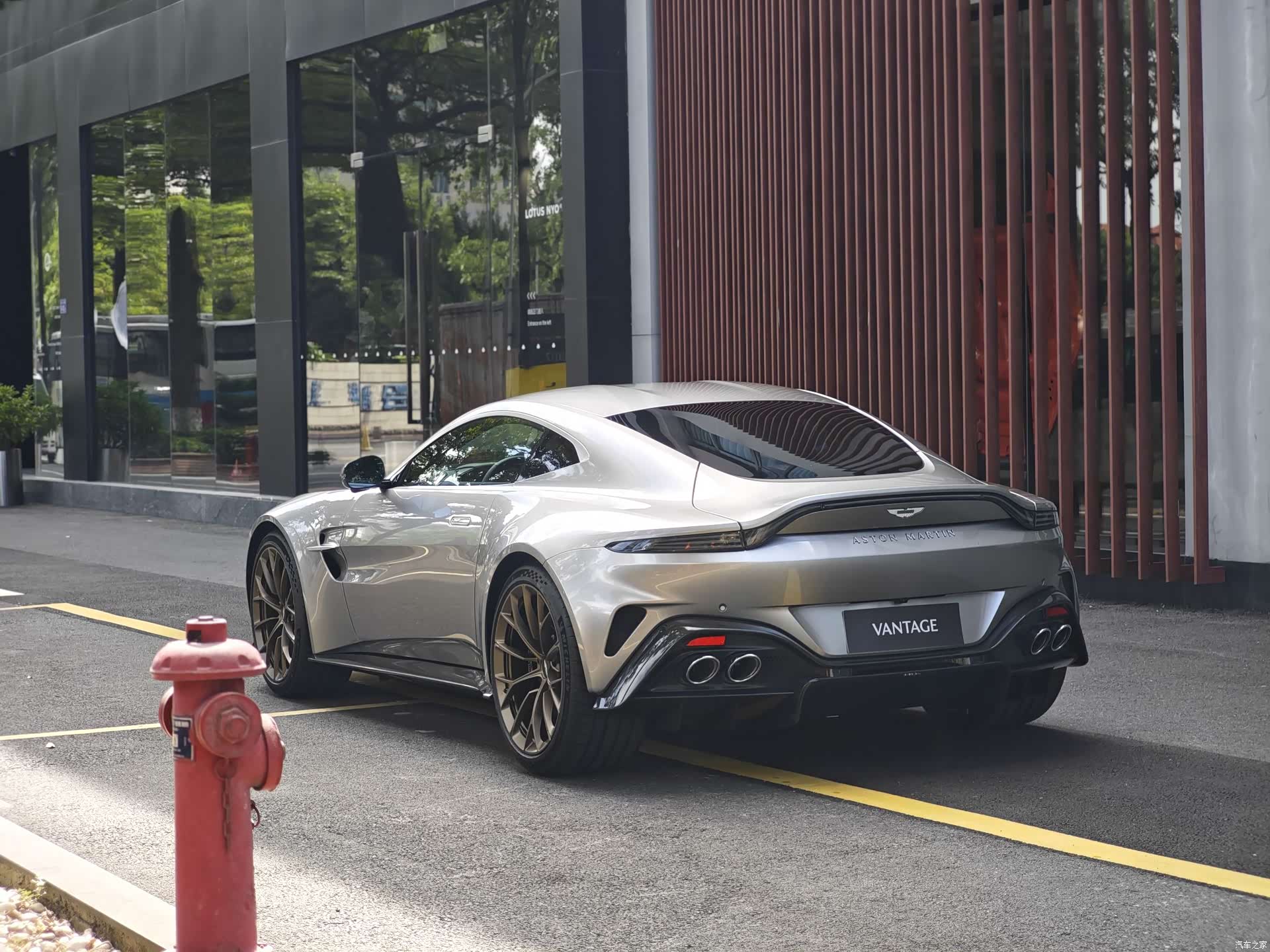 Aston Martin Vantage, 2025 9