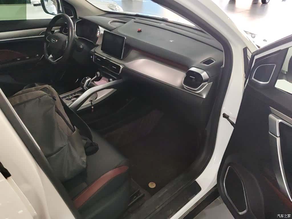 Geely Coolray, 2021 11
